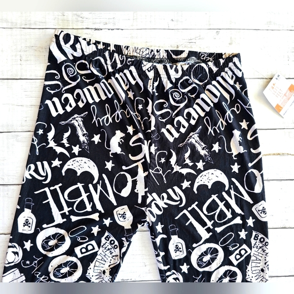 Two Left Feet Halloween Spooky Black & White Butter Soft Leggings Graphics - Picture 4 of 9